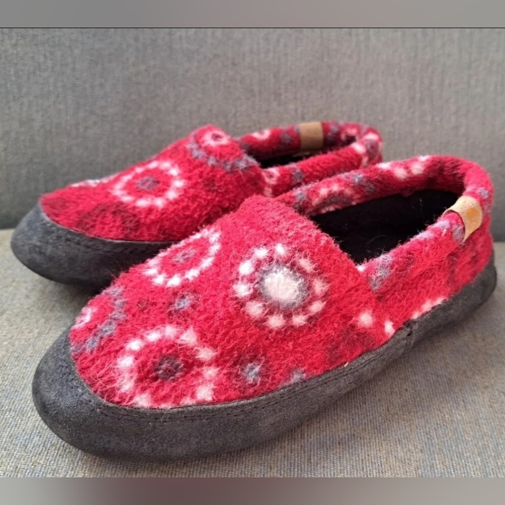 Acorn Kids Slip On Red Patterned Fleece Slippers 12-13 Little Kid